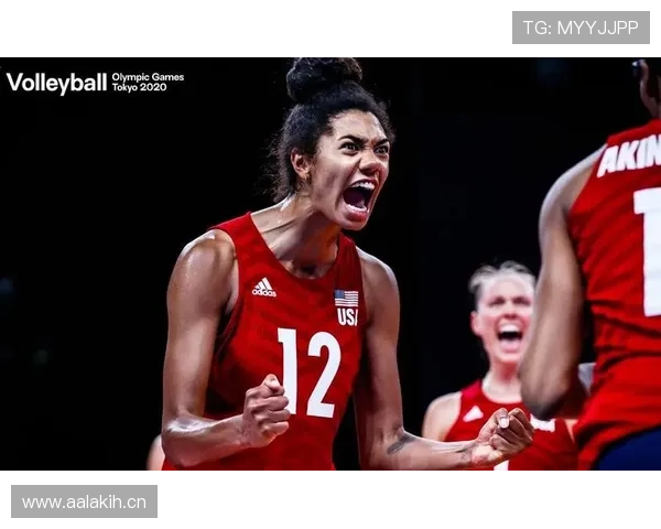 乔丹·汤普森训练完直接开香槟，这日子过得比顶流还顶流